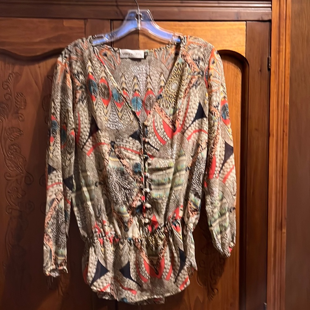 Sheer geometric design top